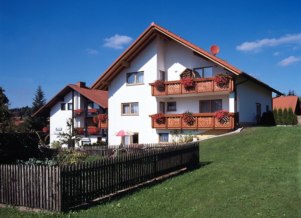 Gasthaus Und Ferienwohnungen Zum Engel Waldbrunn  Esterno foto