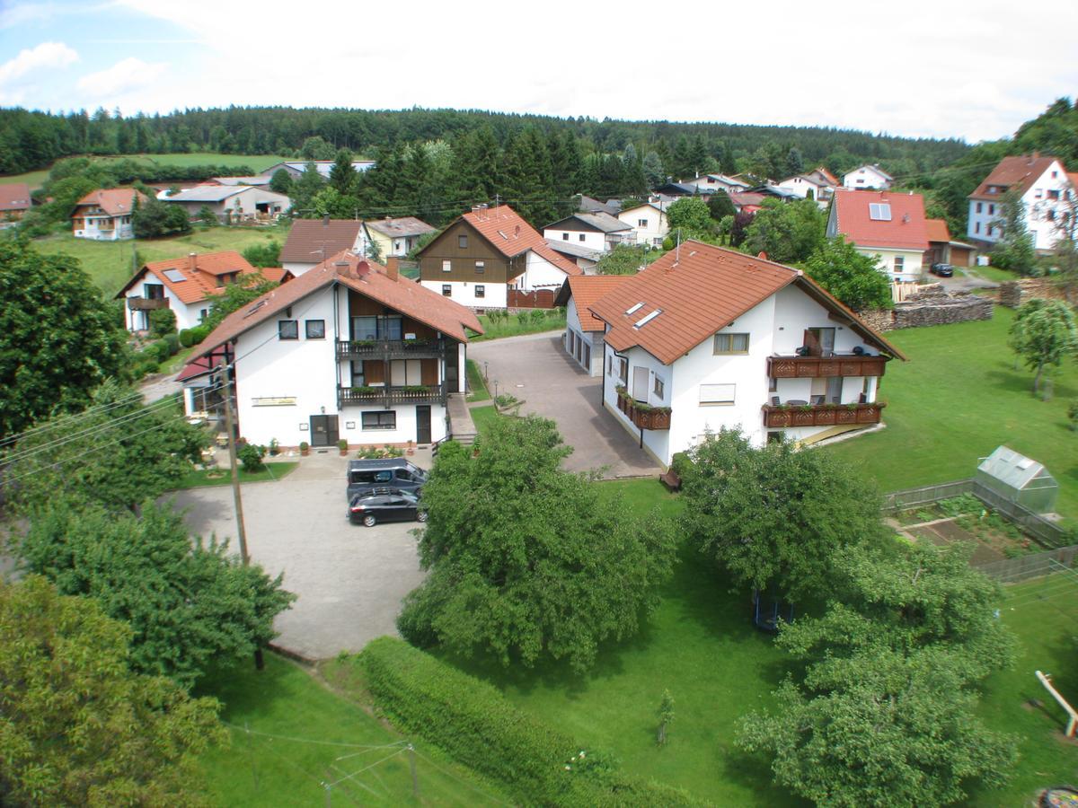 Gasthaus Und Ferienwohnungen Zum Engel Waldbrunn  Esterno foto